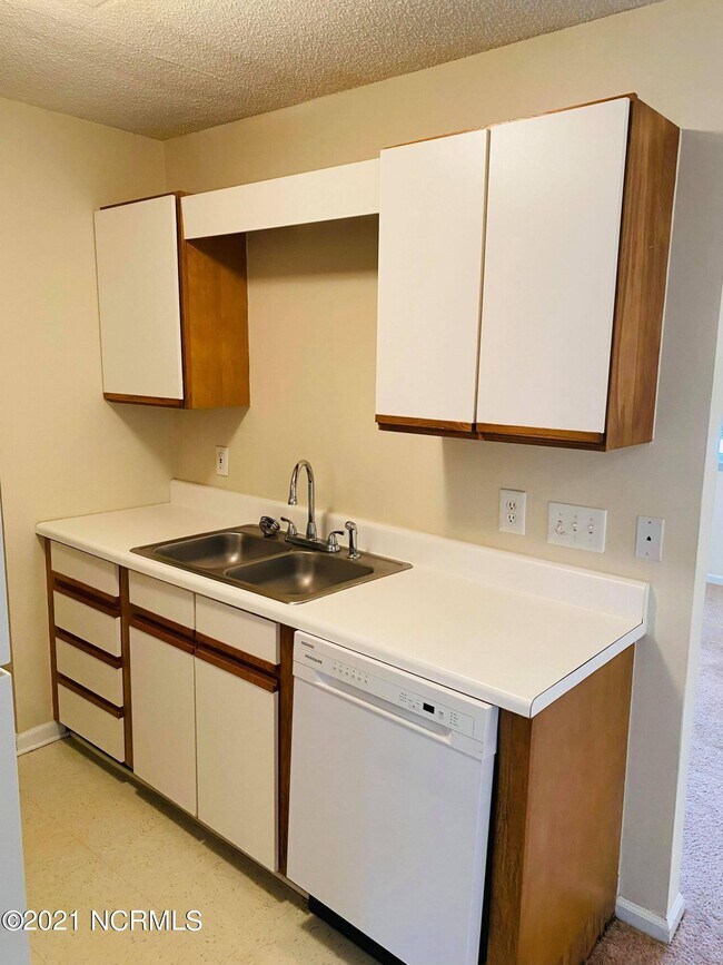 Foto del edificio - 4008 Whitebridge Dr