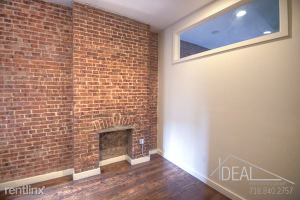 Building Photo - 137 Adelphi St