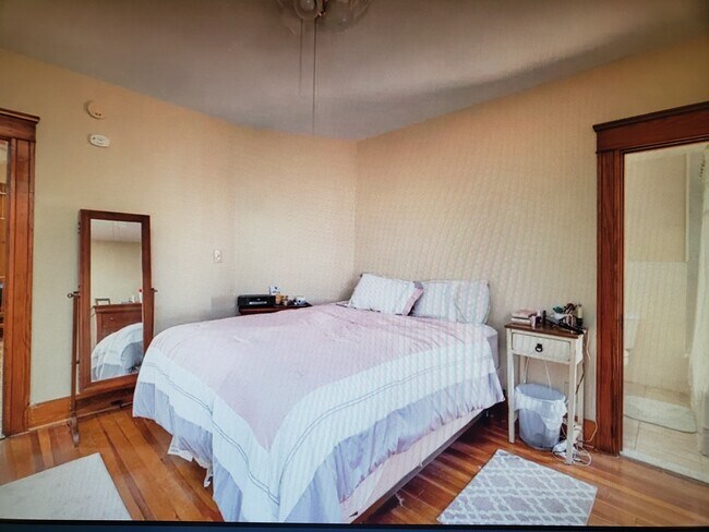 Bedroom - 1041 Park Ave