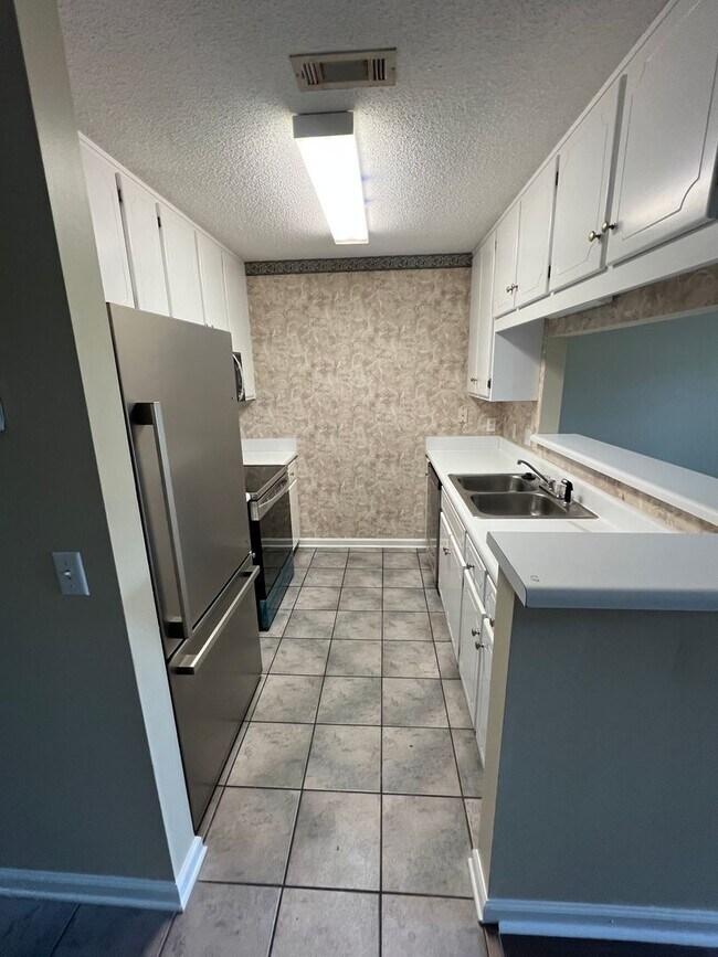 Foto del edificio - 176 Woodmere Dr