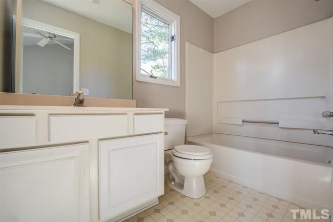 Master Bathroom - 4215 Sunshadow Ln