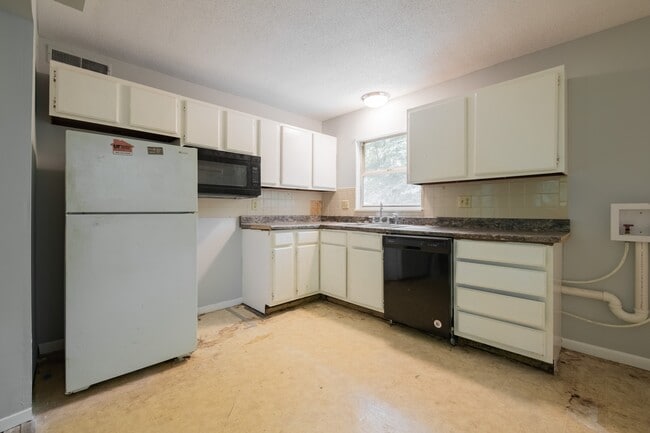 Building Photo - 109 E Holston Ln