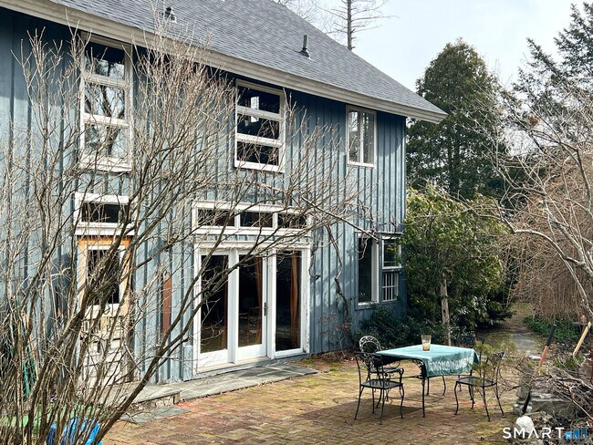 Building Photo - 32 West Ave