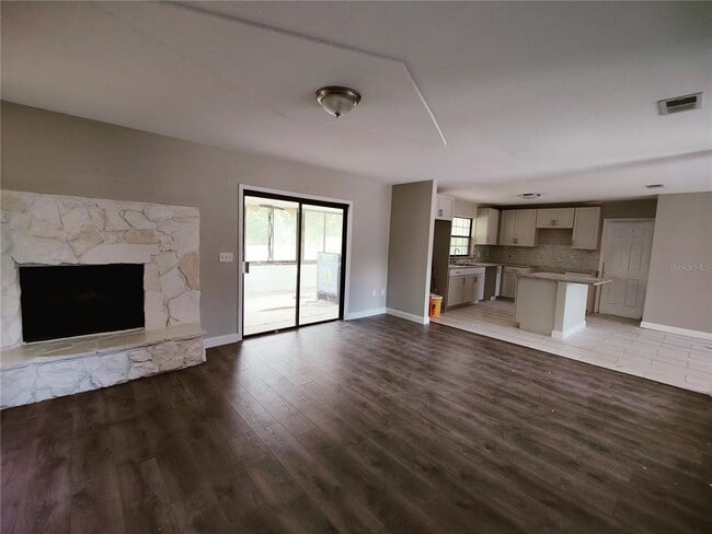 Foto del edificio - 2655 Wagon Rd