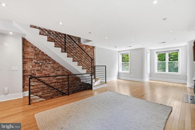 Building Photo - 2128 1st St NW