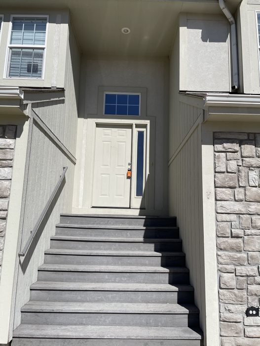 Building Photo - You will love the Neutral colors