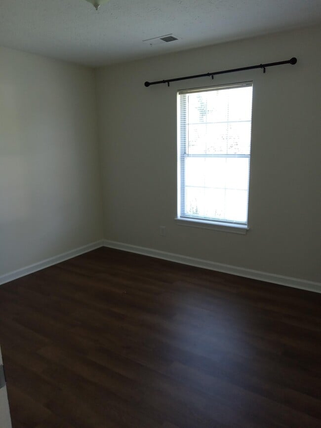 Building Photo - 108 Willow Bend Dr