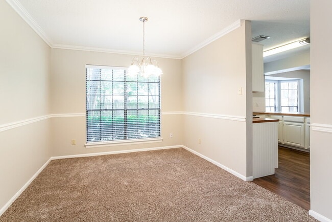 Building Photo - 2607 Hidden Garden Dr