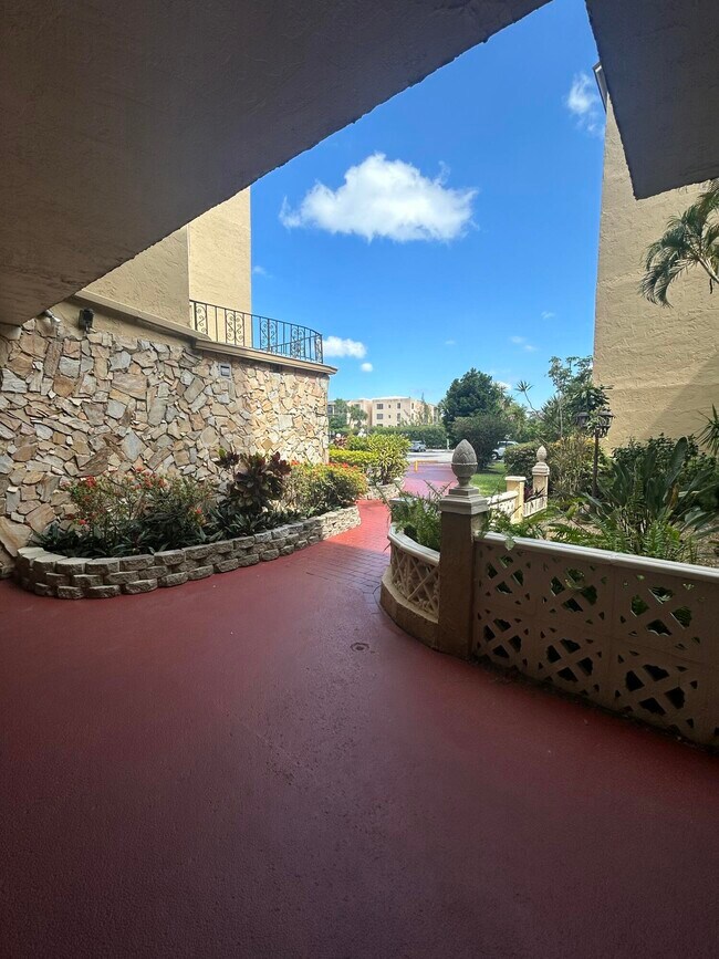 Foto del edificio - 2801 Somerset Dr