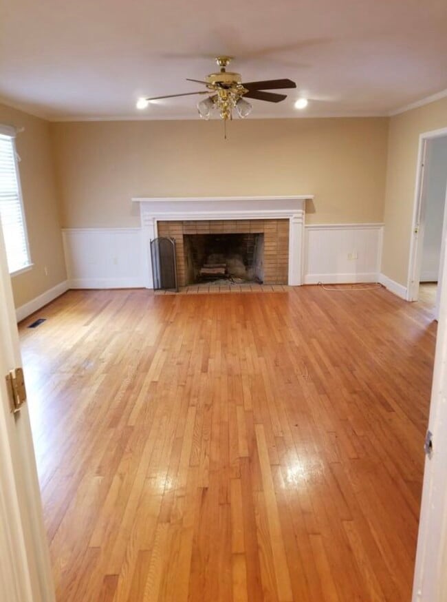 Building Photo - 295 Perryclear St