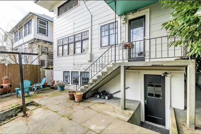 Building Photo - 5042 18th Ave NE
