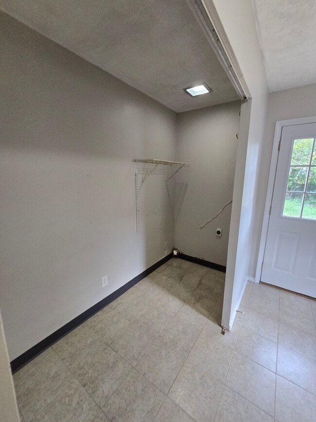 Building Photo - 7431 Sabre Ave