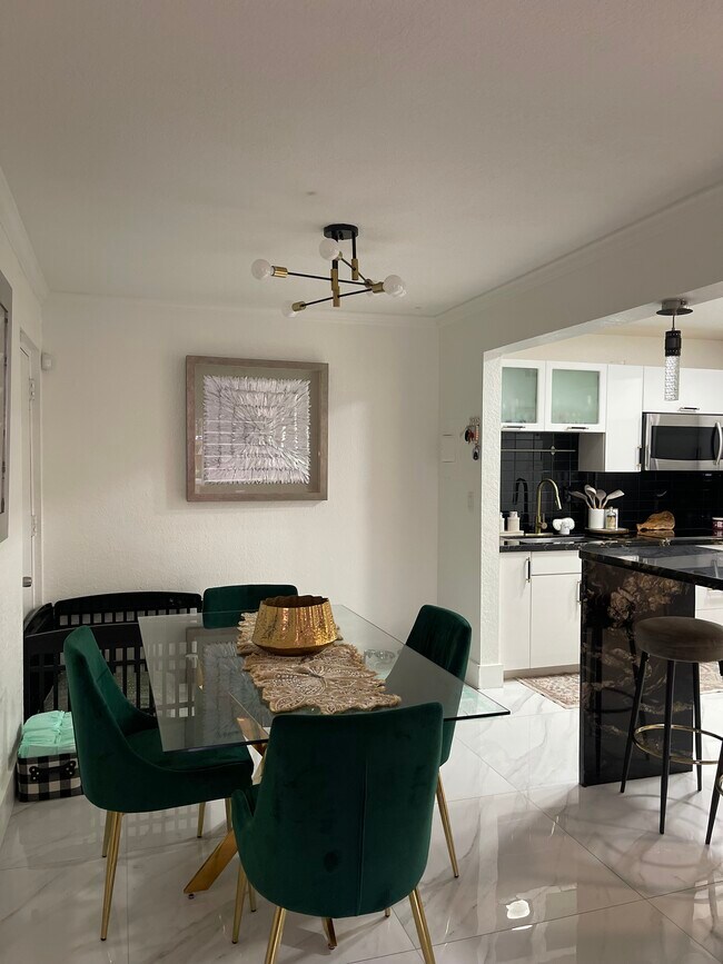 Foto del edificio - 7120 Fairway Dr