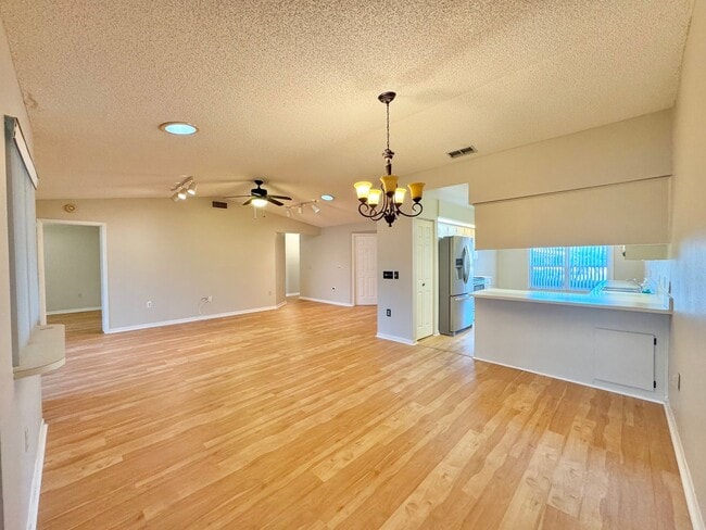 Foto del edificio - Cypress Landing - Community Pool & Lake Ac...