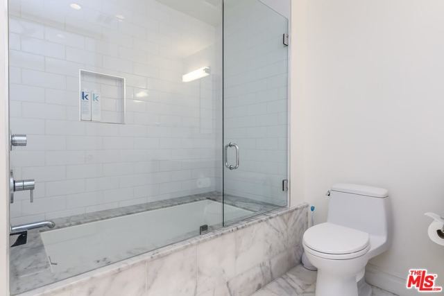 Foto del edificio - 4661 Wilshire Blvd