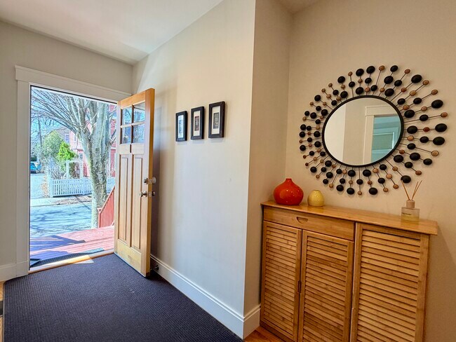 Foto del edificio - 13 Cottage Ave