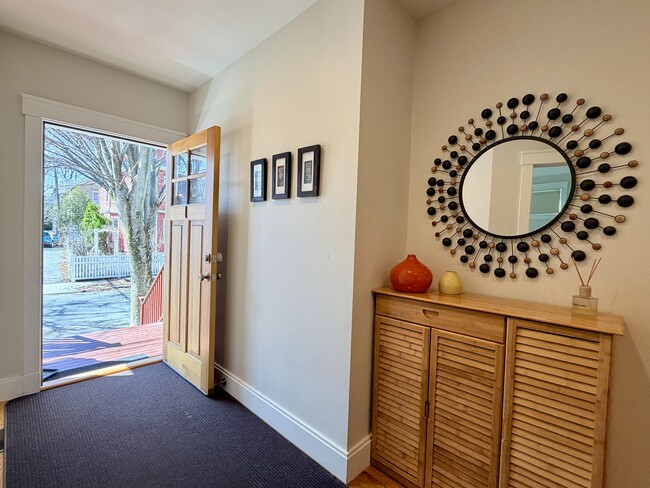 Building Photo - 13 Cottage Ave