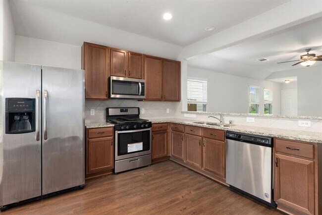 Foto del edificio - 17555 Greystanes Rd