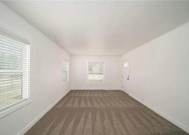 Foto del edificio - 25885 Creag Ave