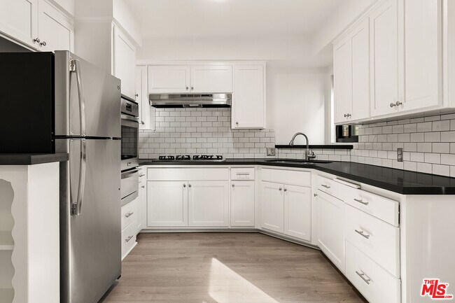 Foto del edificio - 4615 Finley Ave