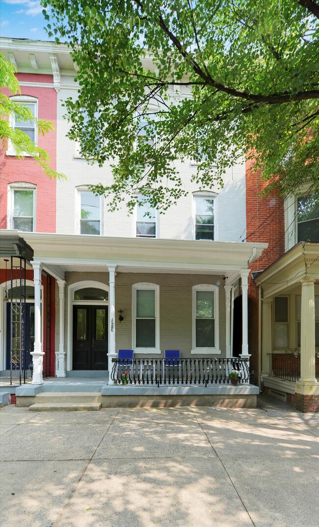 Building Photo - 523 W Chestnut St