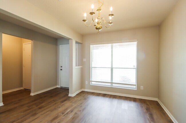 Foto del edificio - 16941 Wren Hill St