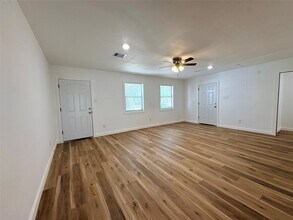 Building Photo - 3206 Avenue K