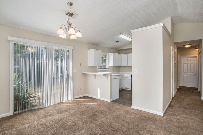 Foto del edificio - 3 bedroom 2 bathroom house