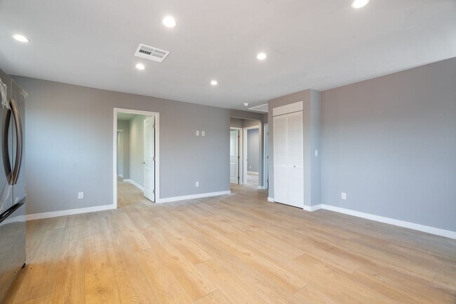 Foto del edificio - 1049 W 62nd St