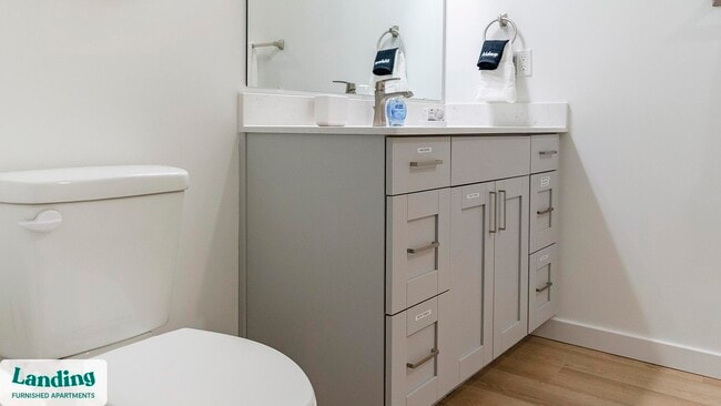 Foto del edificio - 650 N Main St