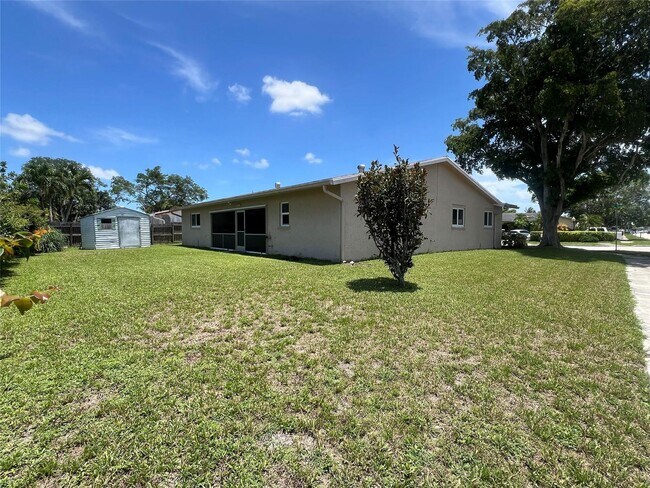 Foto del edificio - 7975 NW 8th St