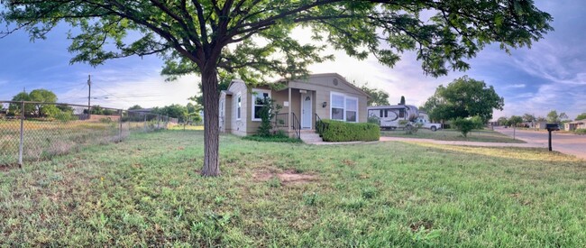 Building Photo - 1300 Barnes Ave