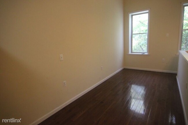 Building Photo - 427 S Conkling St