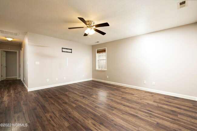 Building Photo - 129 Sanders St