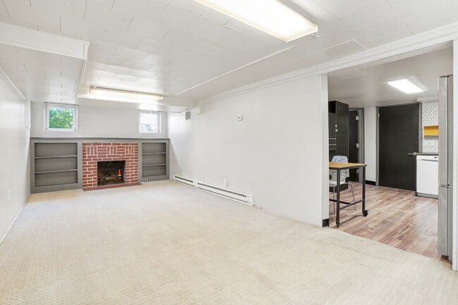 Building Photo - Charming 1-Bedroom Retreat in the Heart of...