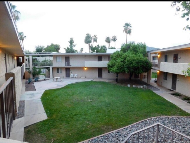 Foto del edificio - 3313 N 68th St