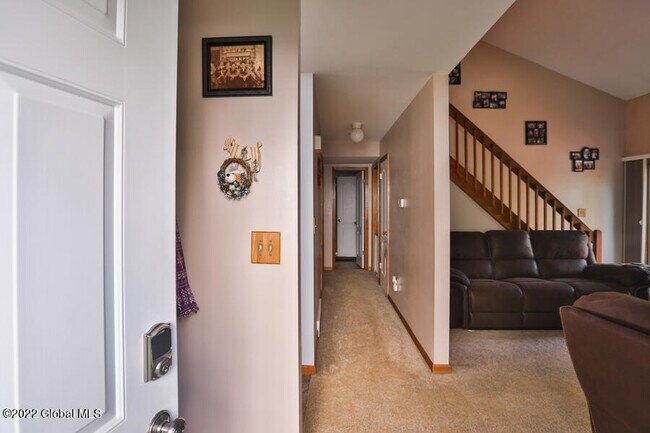 Building Photo - 8 Ashwood Ct