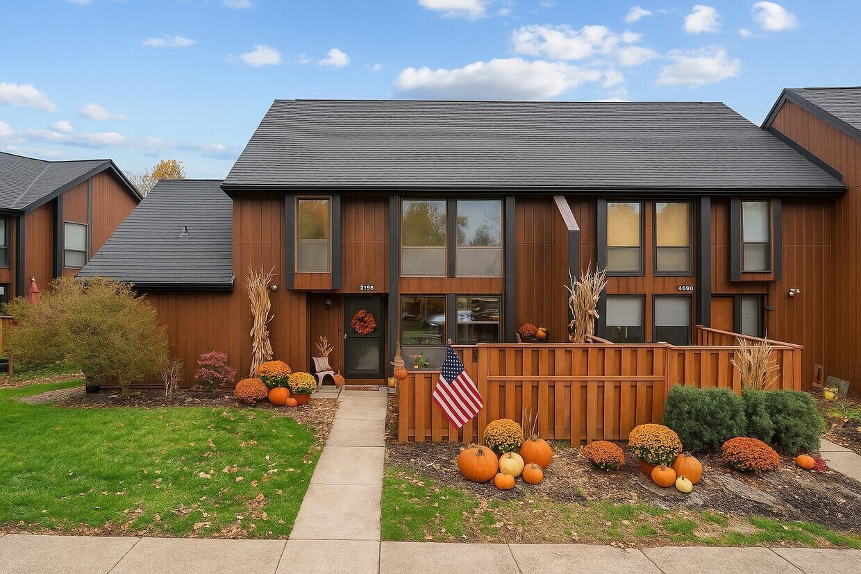 Foto principal - 4765 Smoketalk Ln