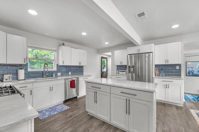 Foto del edificio - Charming 3-Bed home with 2.5 Baths in Fort Walton Beach – Your Ideal Coastal Retreat!