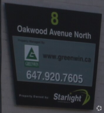 Photo du bâtiment - 8 Oakwood Avenue North