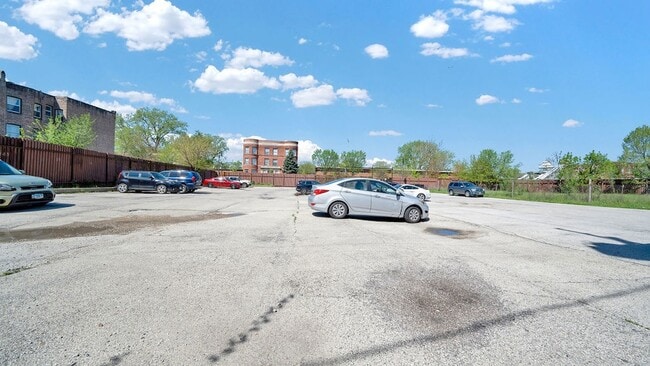 Building Photo - 5150 S King Dr