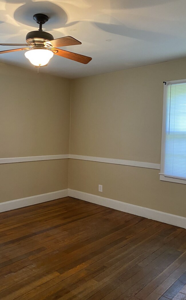 Foto del edificio - 3Bed/1Bath House Downtown for August 2026!