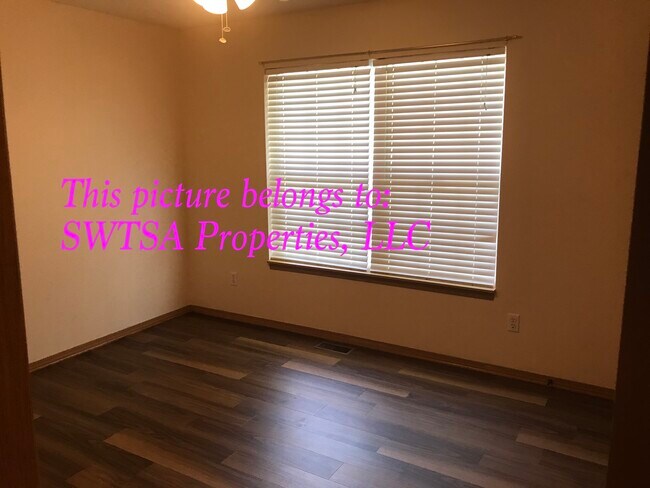 Building Photo - 539 N West Ave