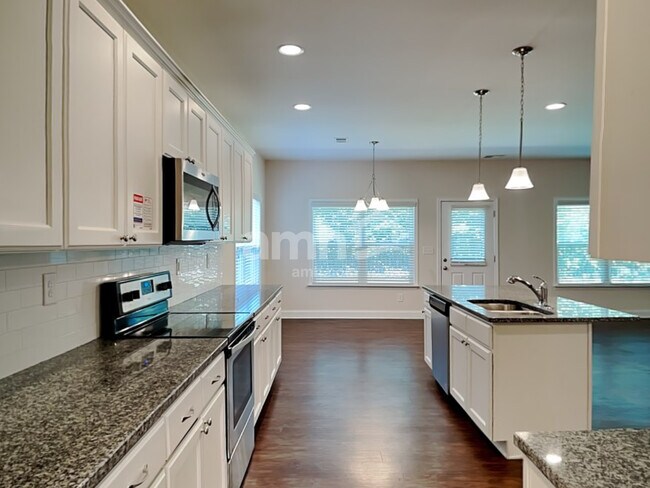 Foto del edificio - 1022 Monitor Ct