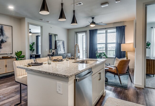 Foto del edificio - 7201 Lake Ridge Pkwy