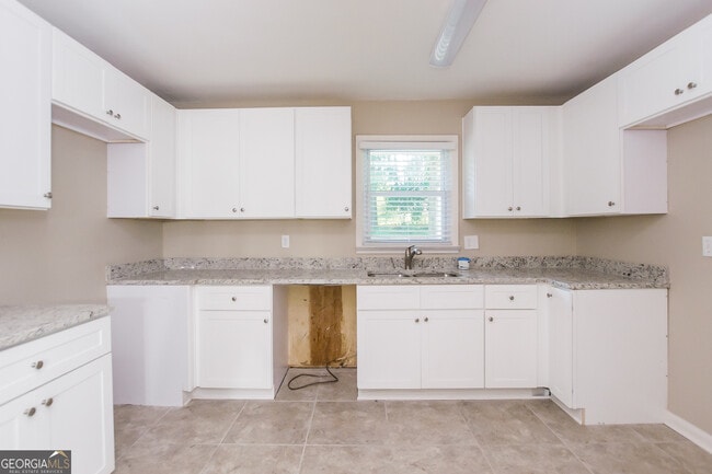 Foto del edificio - 418 Smyrna Powder Springs Rd SW