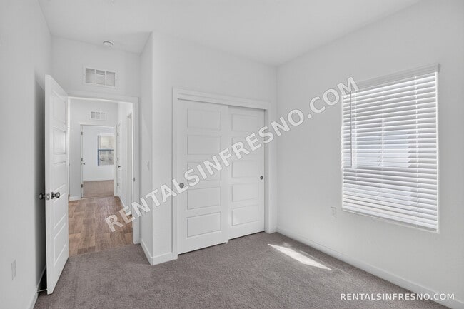 Building Photo - 3359 N Contessa Ave