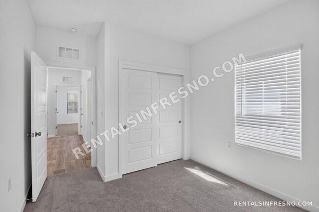 Foto del edificio - 3359 N Contessa Ave