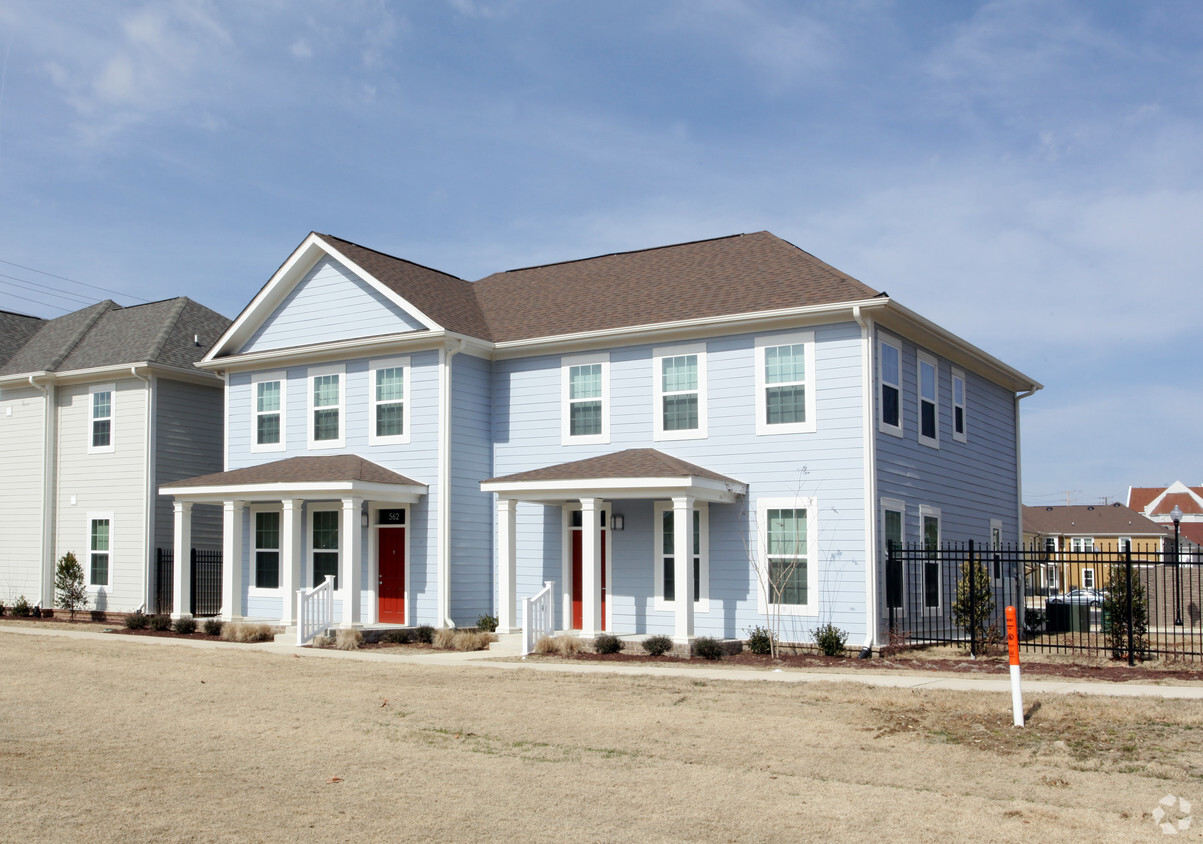 Primary Photo - Cleaborn Pointe at Heritage Senior Apartments