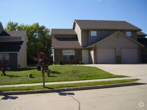 Building Photo - 3604-3606-3606 Zinnia Dr